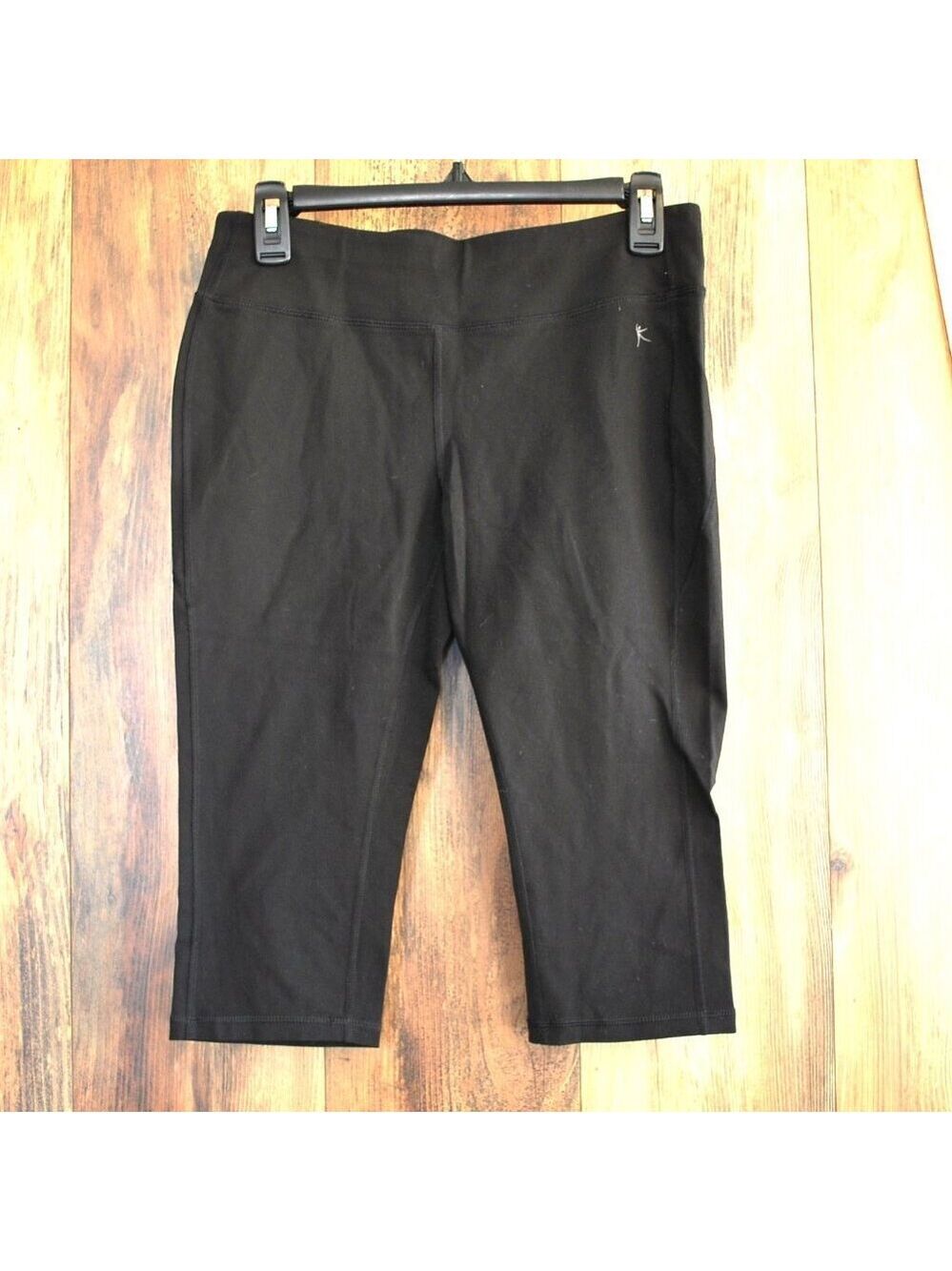 Danskin now Size M Fitted Capri Legging Black